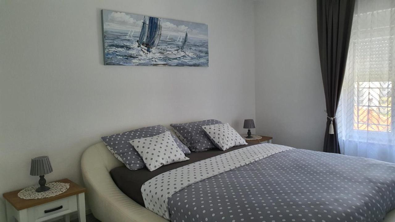 Apartman Kovacic - クニン エクステリア 写真