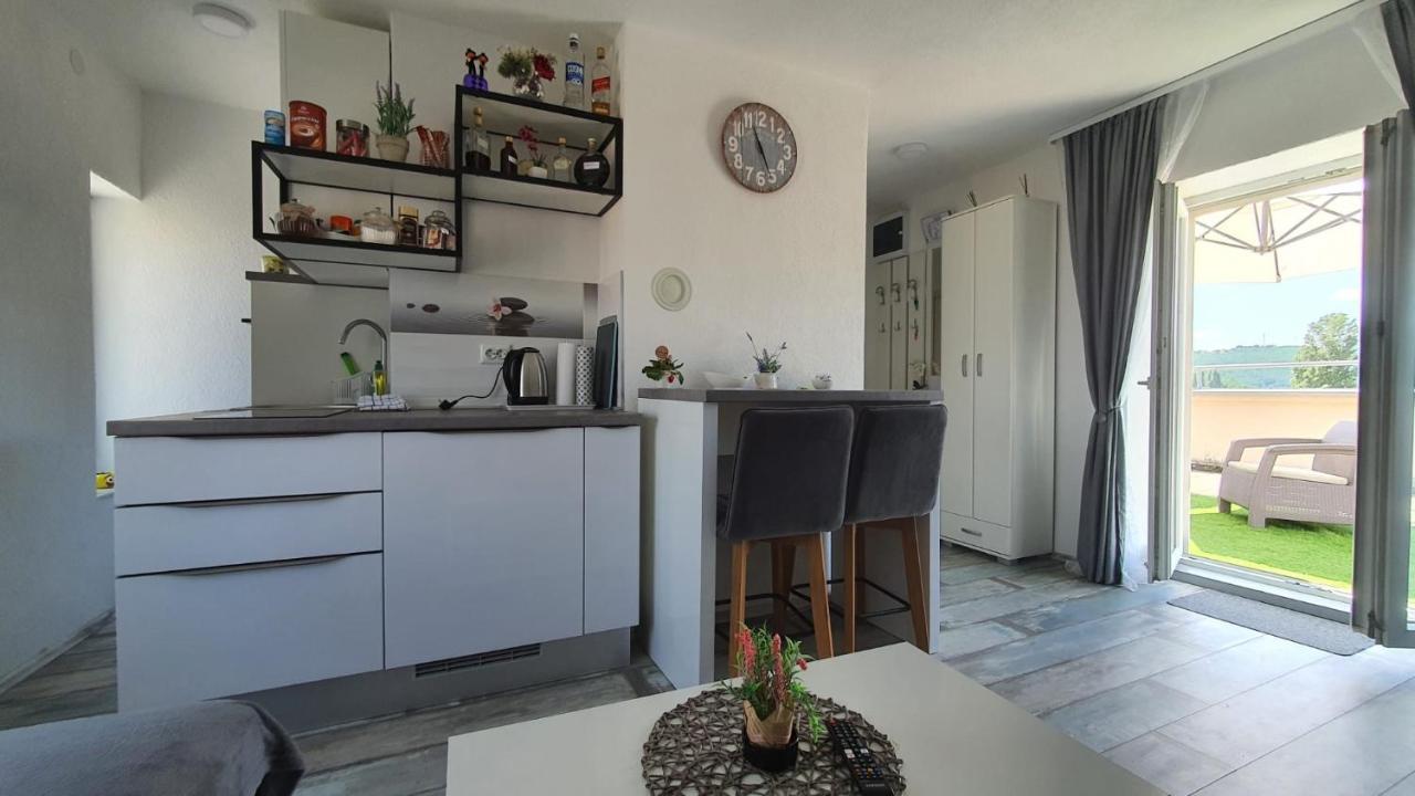 Apartman Kovacic - クニン エクステリア 写真